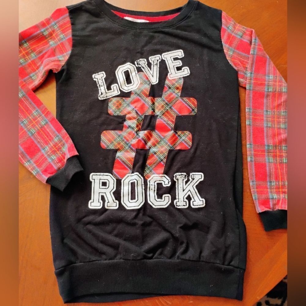 Derek Heart Plaid Sleeve Sweatshirt Black Love Rock Graphic Size: Large  (0940)